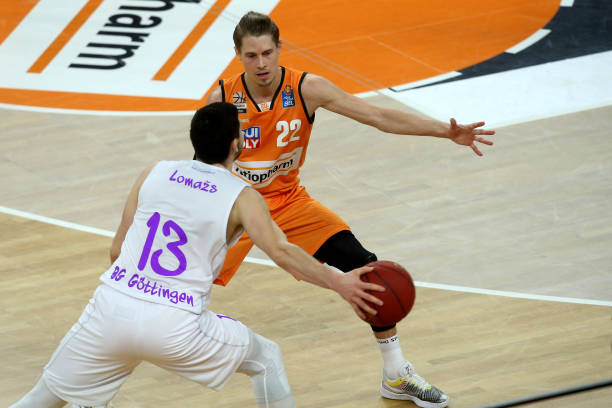 赛中并不常 赛中并不常