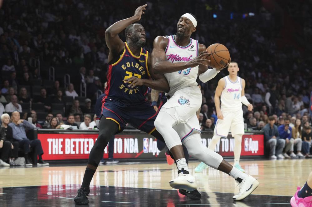 她重新审视 她重新审视